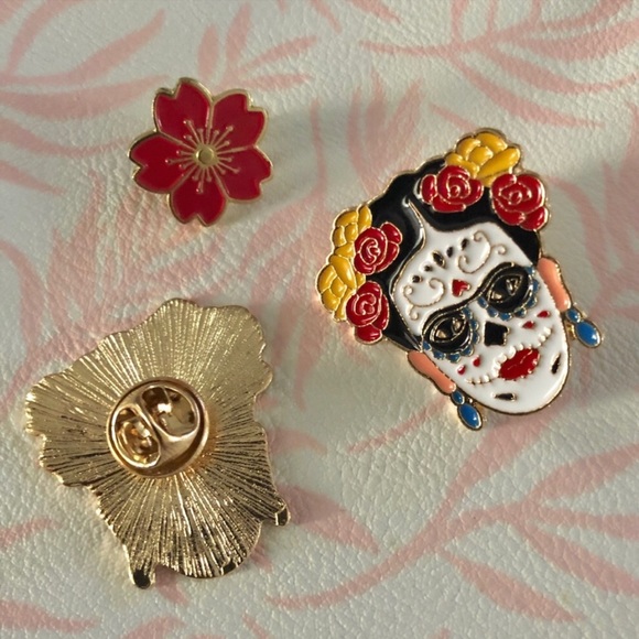 Día de Muertos Frida Kahlo Sugar Skull Pin - Picture 2 of 3